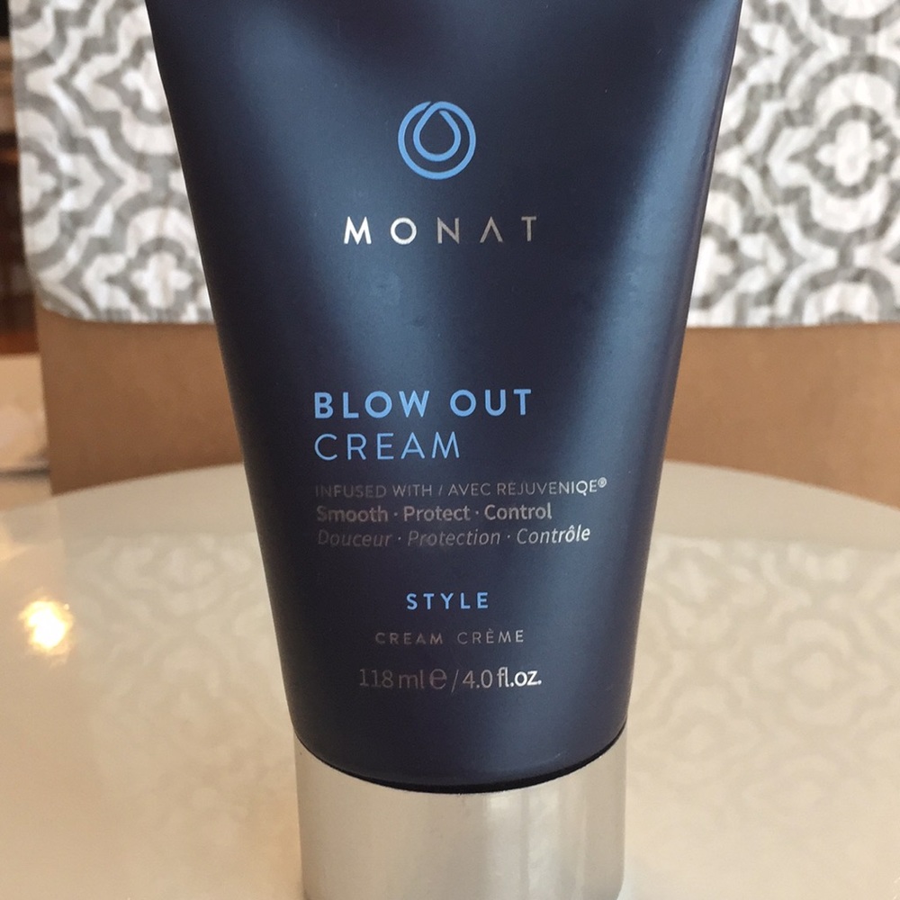 Monat Blow Out Cream